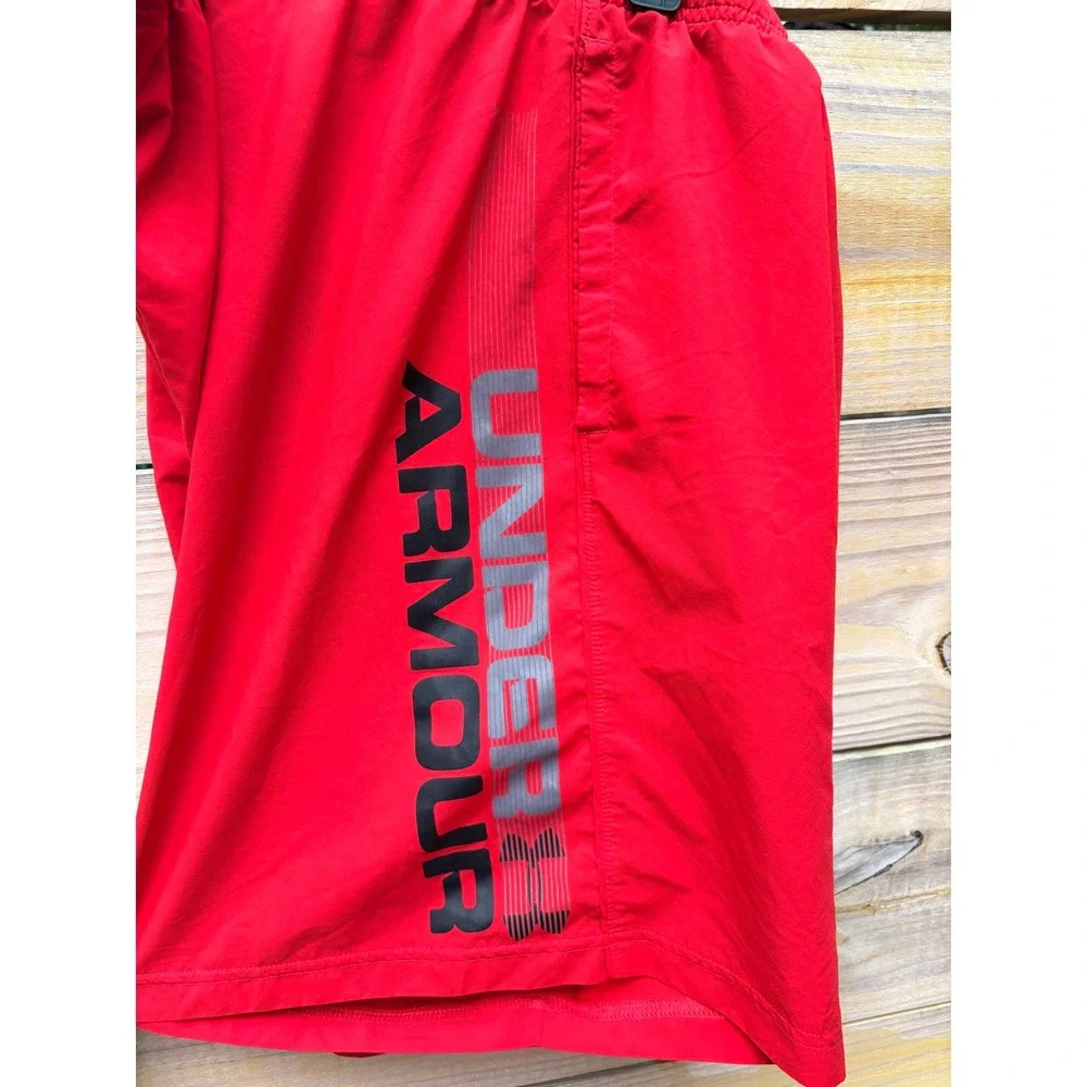 Under Armour Mens Red HeatGear Athletic Graphic Logo Shorts XXL Loose Fit